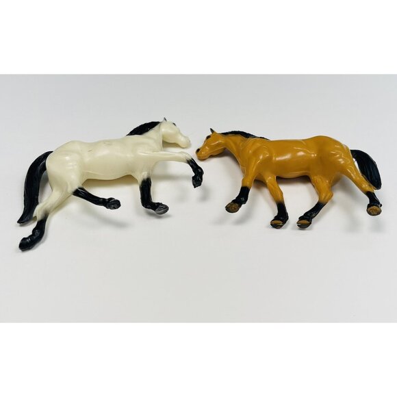 VTG Lot 2 Hard Plastic 3" Sorrel Buckskin Dun HORSE FIGURES Figurines Unmarked - Picture 3 of 3